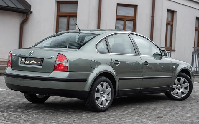 Volkswagen Passat cena 15900 przebieg: 272123, rok produkcji 2003 z Glinojeck małe 254